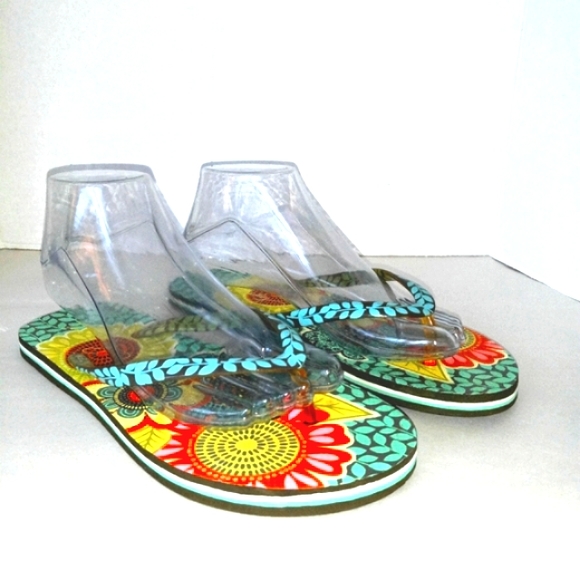 Vera Bradley flower shower flip flops - Picture 1 of 6